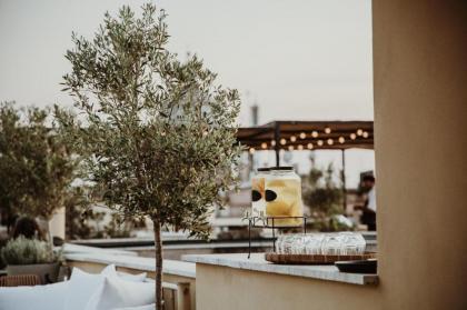 The Vista Rooms & Terrace - image 4