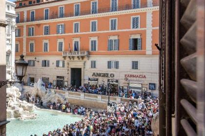 La Finestra su Fontana di trevi   Charming View 
