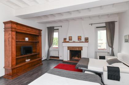 Gorgeous trastevere loft on the river