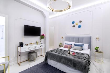 Roma Deluxe Apartments - image 20