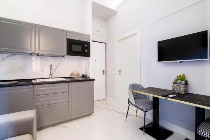 Roma Deluxe Apartments - image 25