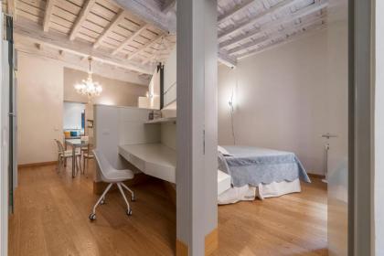 Piazza Navona Elegant Apartment - image 17