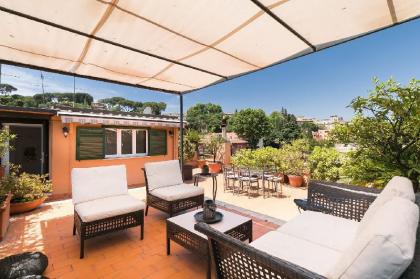 Trastevere charming penthouse