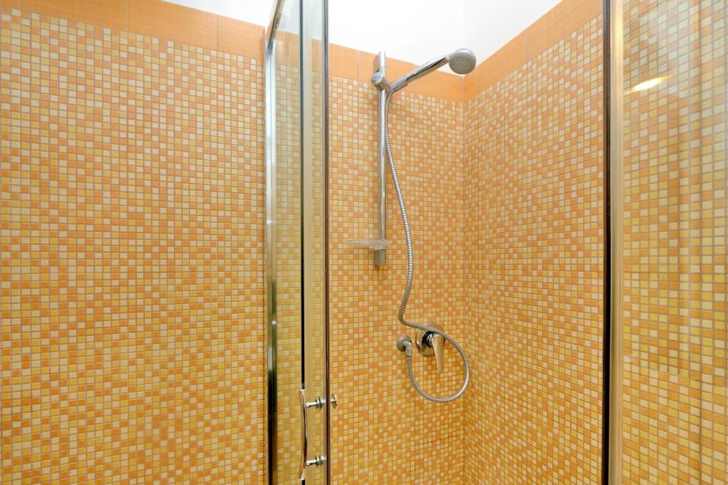 Deco's Place Roma Cloe - image 3