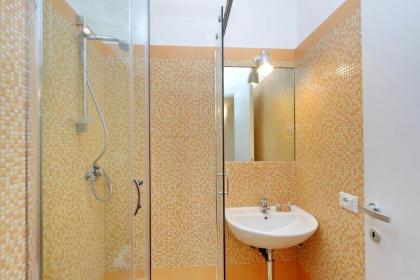 Deco's Place Roma Cloe - image 4