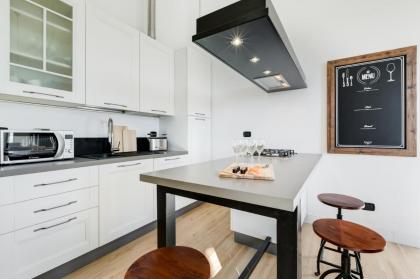BMGA l Glam Industrial 3-Bed Apartment in Termini - image 14