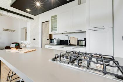 BMGA l Glam Industrial 3-Bed Apartment in Termini - image 19