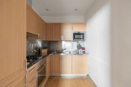 iFlat Navona White and Stylish Apartment - image 5