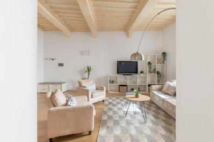 iFlat Navona White and Stylish Apartment - image 9