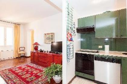 Beautiful Roman Apartment Next To Trevi Fountain - image 14