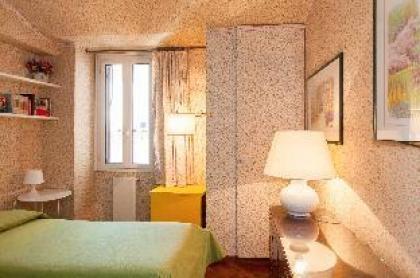 Beautiful Roman Apartment Next To Trevi Fountain - image 17