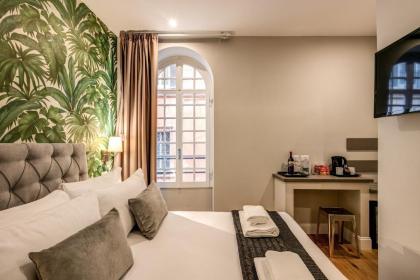 Vite 21 Luxury Room - image 6