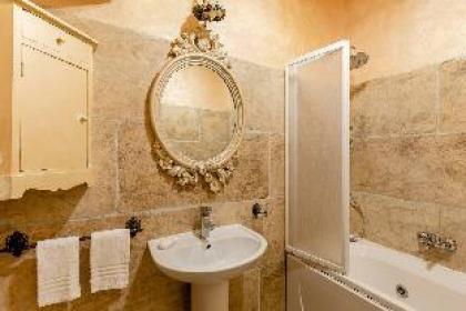 Apartment For 4 People - image 8