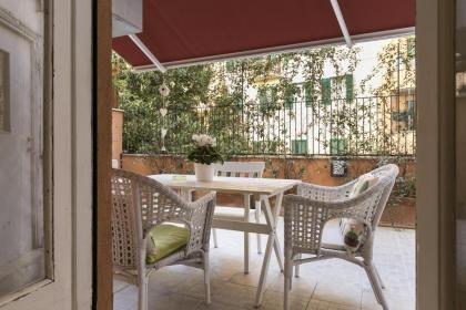Margherita White Terrace San Giovanni Near FAO Rome 