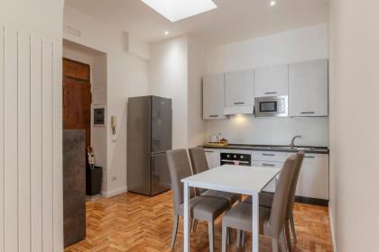 Rione Prati Elegant Apartment with Balcony - image 3