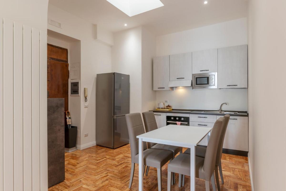 Rione Prati Elegant Apartment with Balcony - image 3