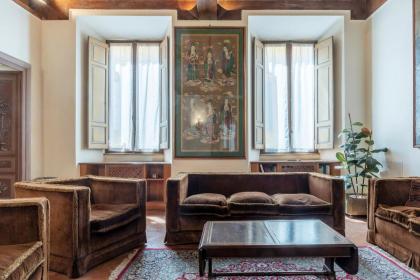 Fontana di Trevi Elegant and Exclusive Apartment - image 3