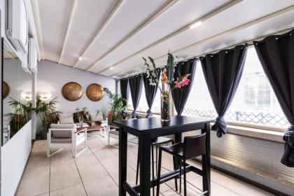 Daphne Luxury Suites - image 12
