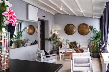 Daphne Luxury Suites - image 8