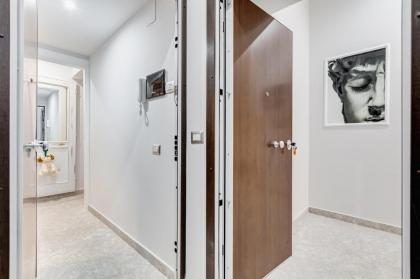 CRYSTAL TREVI FOUNTAIN - romedreamhome - image 16