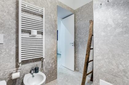 CRYSTAL TREVI FOUNTAIN - romedreamhome - image 8