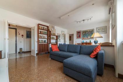 Roomy and Bright Apartment with Terrace