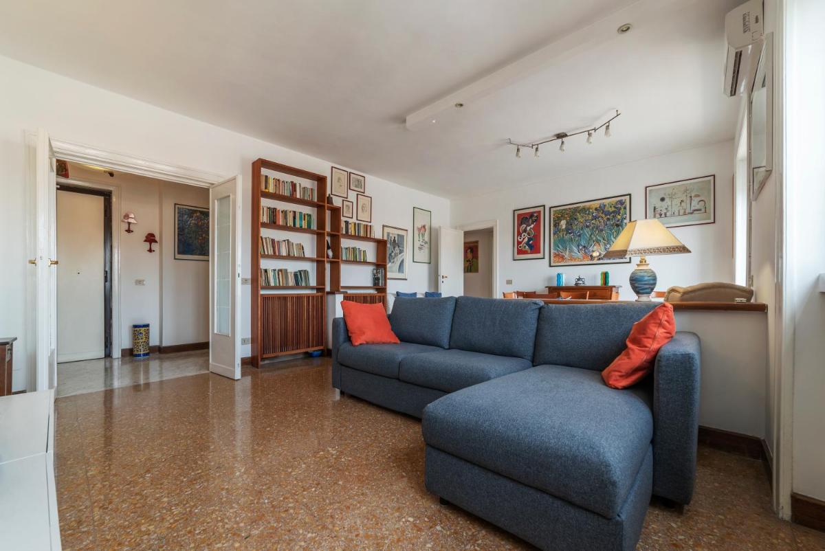 Roomy and Bright Apartment with Terrace - main image