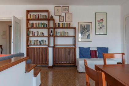 Roomy and Bright Apartment with Terrace - image 15