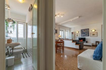 Roomy and Bright Apartment with Terrace - image 16