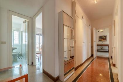 Roomy and Bright Apartment with Terrace - image 23