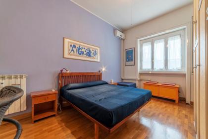 Roomy and Bright Apartment with Terrace - image 24