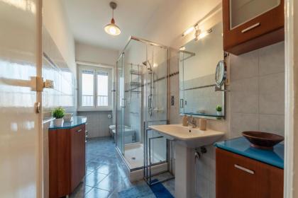 Roomy and Bright Apartment with Terrace - image 30