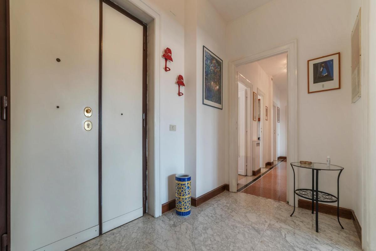 Roomy and Bright Apartment with Terrace - image 7