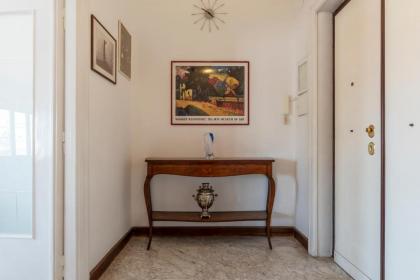 Roomy and Bright Apartment with Terrace - image 8