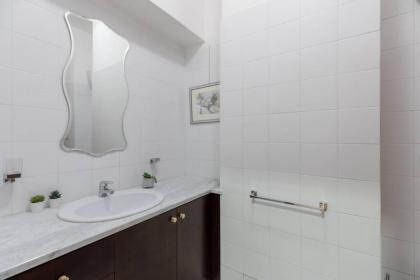 iFlat Spanish Steps Blue Apartment - image 11