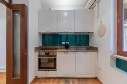 iFlat Spanish Steps Blue Apartment - image 12