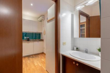 iFlat Spanish Steps Blue Apartment - image 17