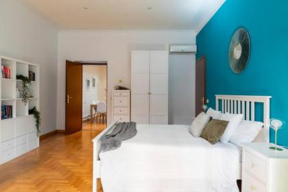 iFlat Spanish Steps Blue Apartment - image 18
