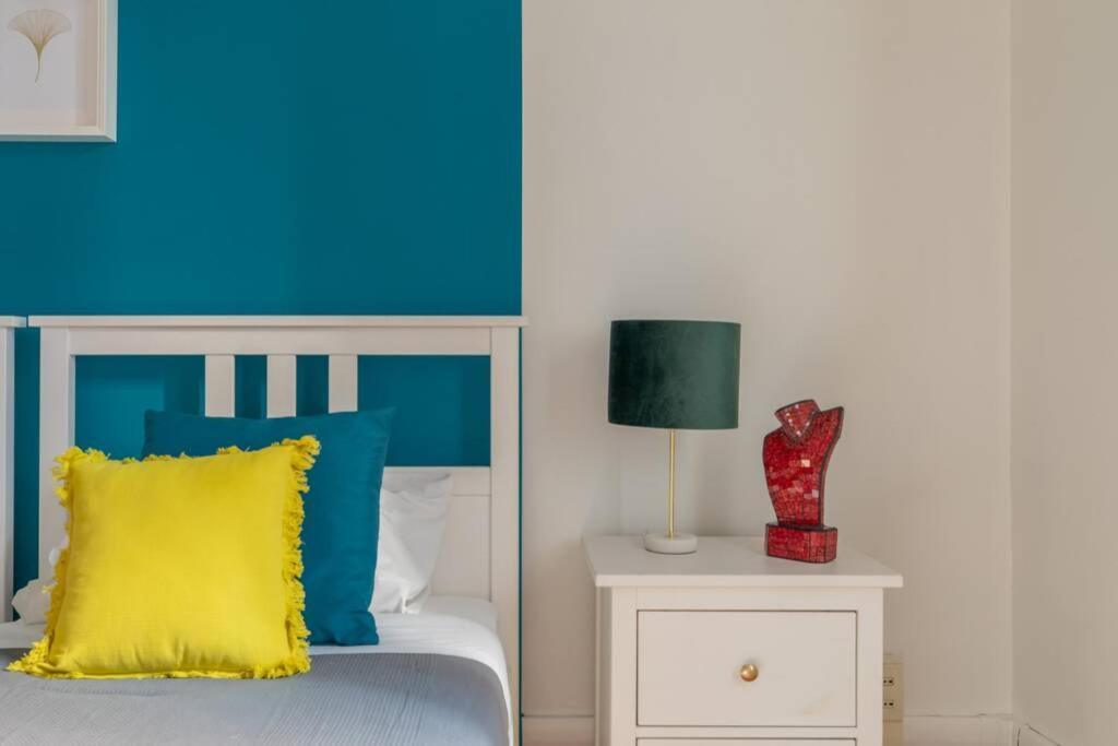 iFlat Spanish Steps Blue Apartment - image 3