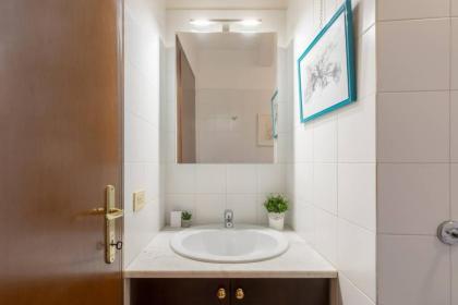 iFlat Spanish Steps Blue Apartment - image 7
