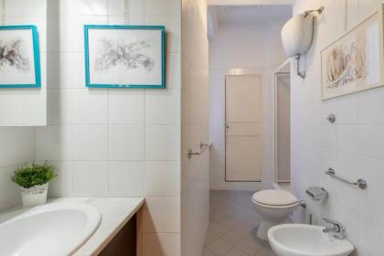 iFlat Spanish Steps Blue Apartment - image 8