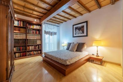 Pantheon View Apartment - image 13