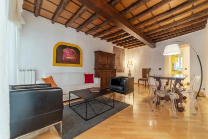 Pantheon View Apartment - image 4