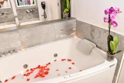 NAVONA VITA SUITES - image 15