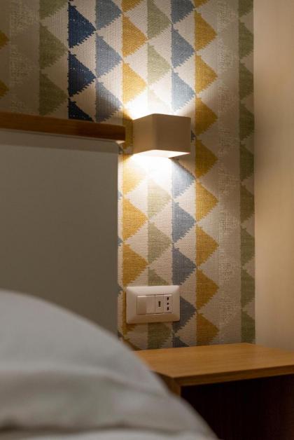Design 18 Charming Rooms - image 27