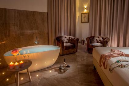 GCF Luxury Suites Guest house - image 10