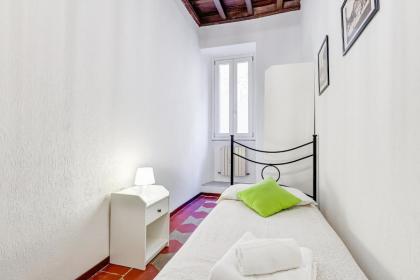 Spanish Steps Spacious Apartment - image 20