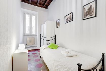 Spanish Steps Spacious Apartment - image 21
