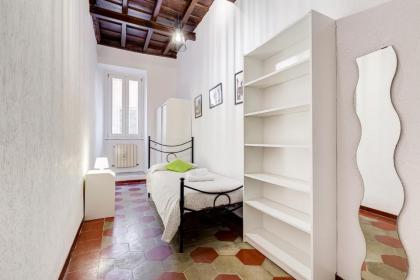 Spanish Steps Spacious Apartment - image 22