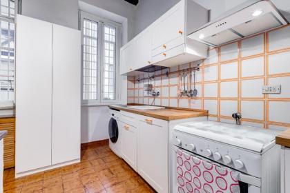 Spanish Steps Spacious Apartment - image 23
